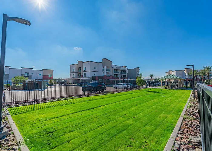 Westgate & Stadium With Balconypoolgymparkingwd Apartment *