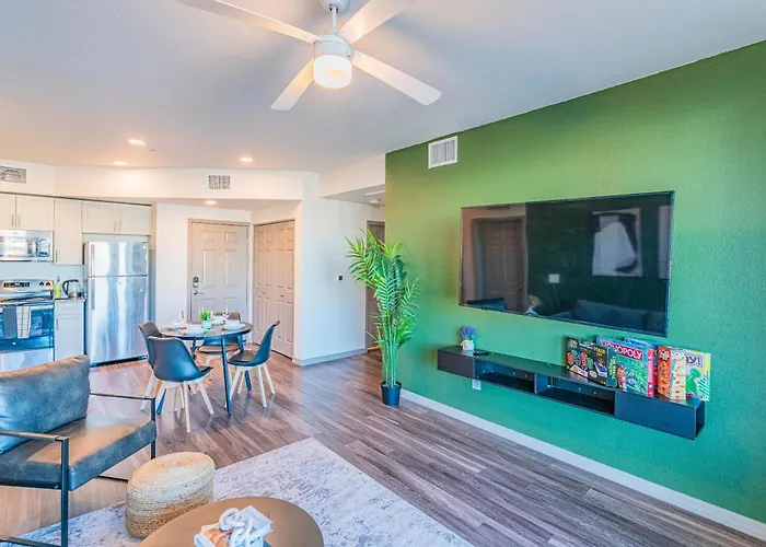 Apartment Westgate & Stadium With Balconypoolgymparkingwd Glendale